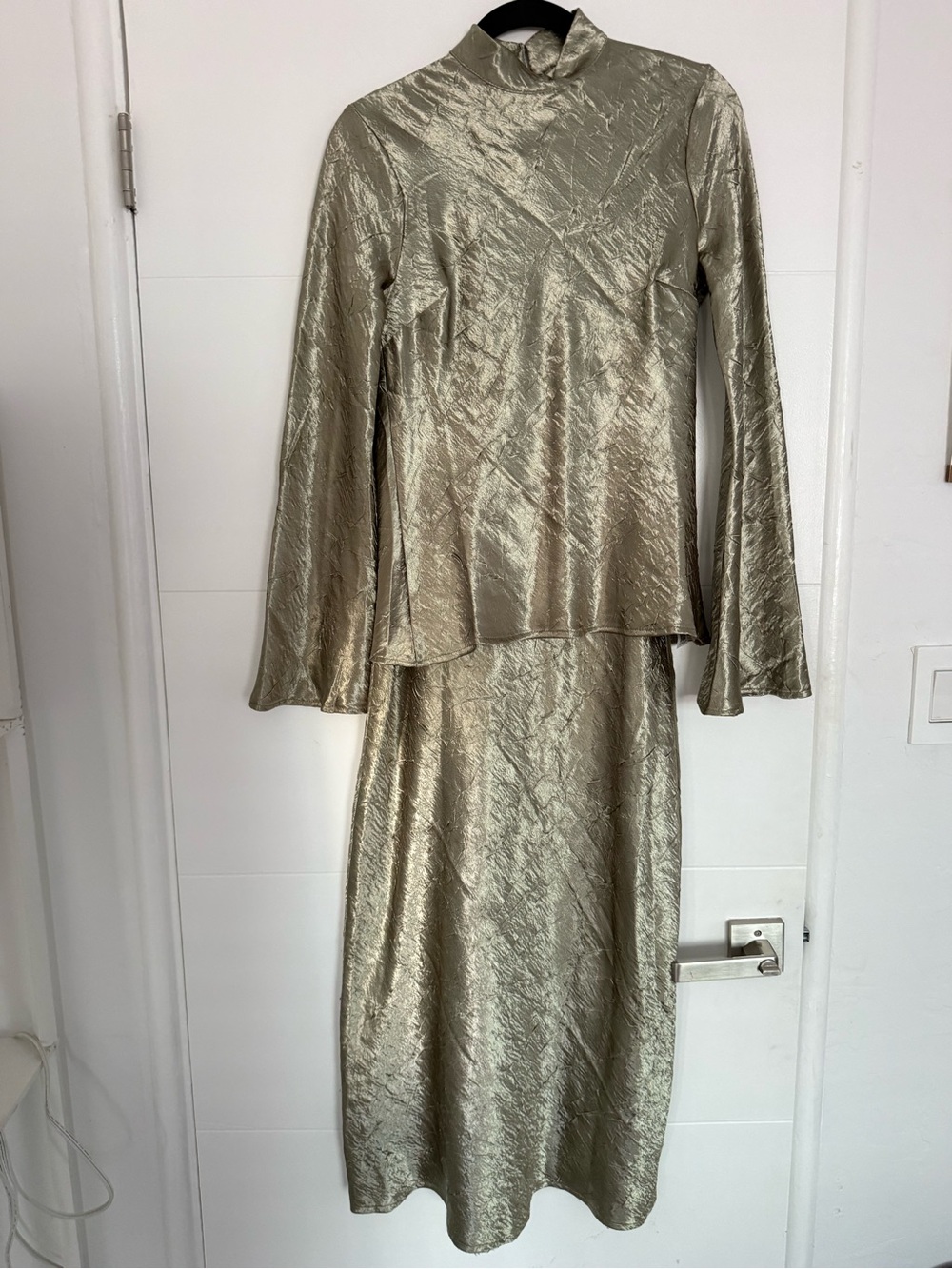 Elegant Olive-Champagne Set